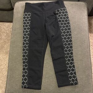 Athleta Black and White Patterned capri Leggings size small